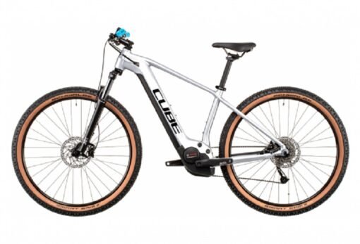 VTT Électrique Semi-Rigide Cube Reaction Hybrid Performance 500 Shimano Alivio 9V 500 Wh 29'' Argent Polar 2022 – Image 2